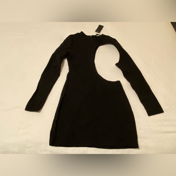 Gabriela Mini Dress in Black
h:ours - Picture 2 of 6